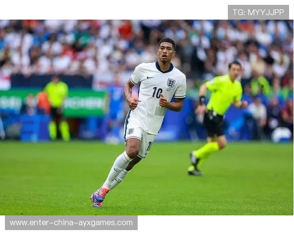 贝林厄姆中路盘带撕开防线，英格兰赢得前场优势