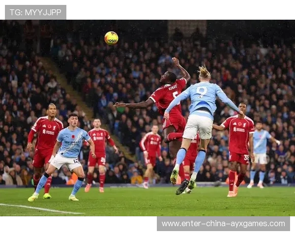曼城边路传递压缩防线并打开射门通道