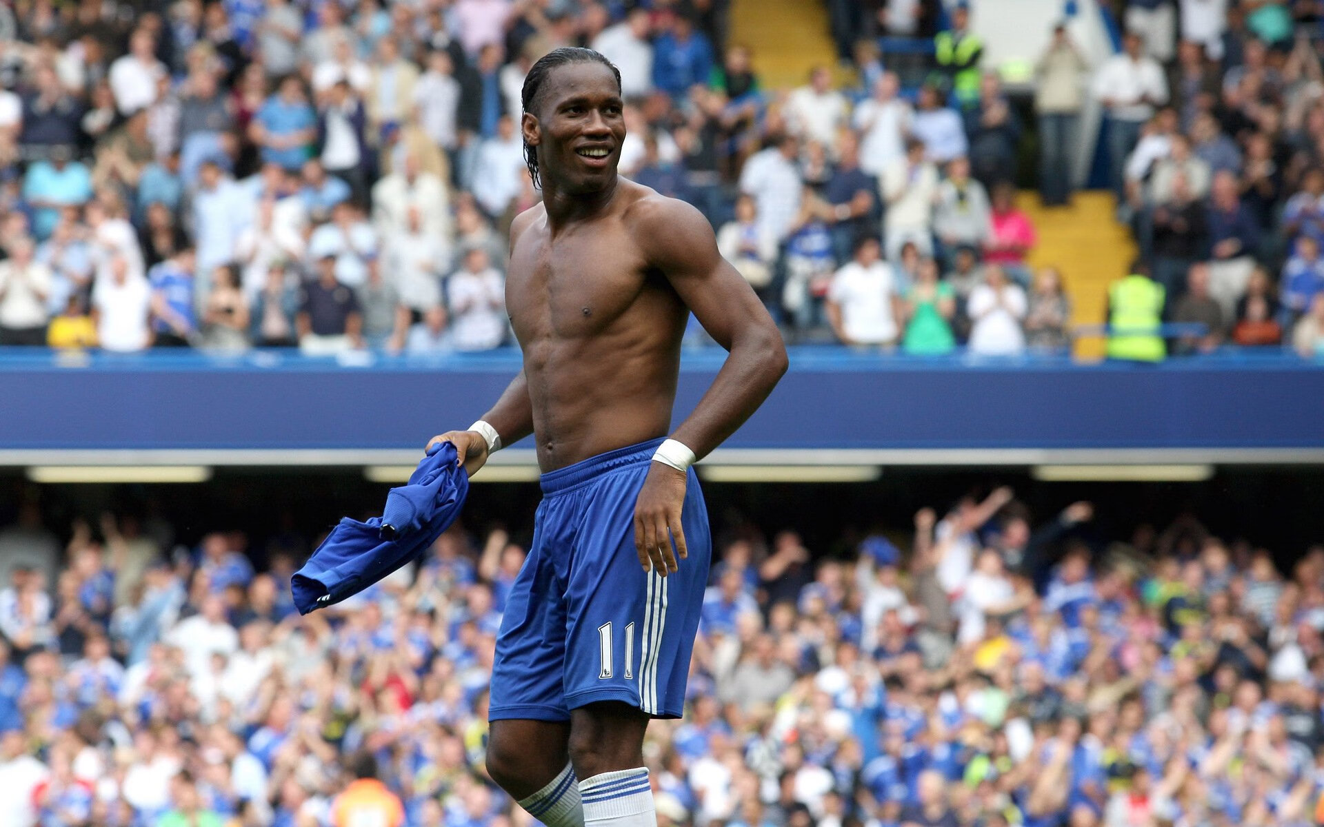 “万众瞩目的季后赛首轮大战，冠军悬念再升级”，季后赛首轮几场